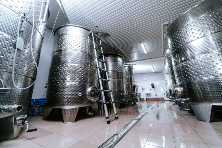 Cuve de vin en inox